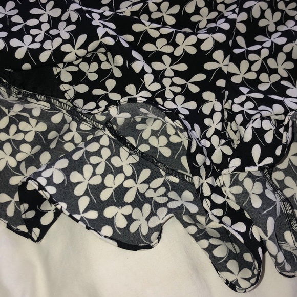 Ruffle shorts! - Picture 2 of 4